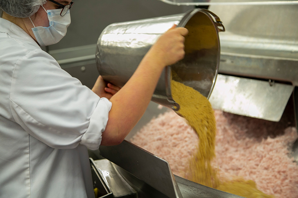 Metzgerei-Schiller-Hof-Salami-Produktion-Ablauf-1